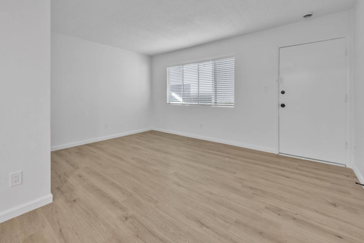 Apartment for rent at 11921 Lakewood Blvd, Downey, CA 90241