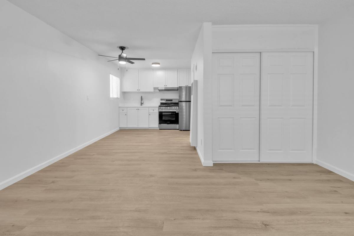 Apartment for rent at 11921 Lakewood Blvd, Downey, CA 90241