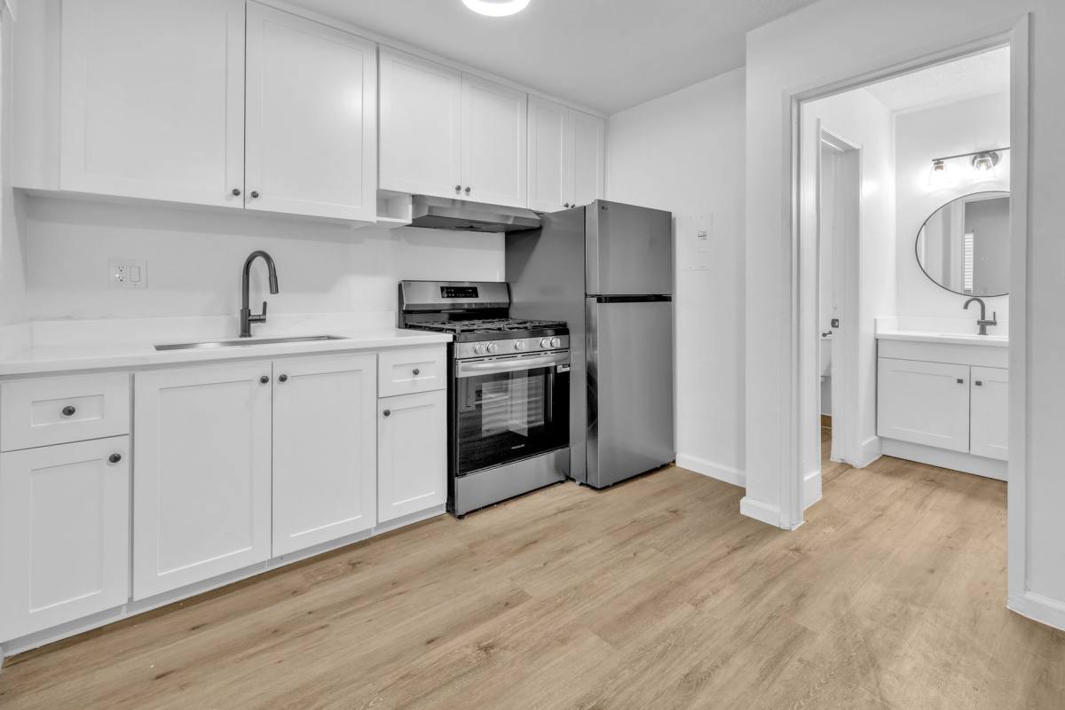 Apartment for rent at 11921 Lakewood Blvd, Downey, CA 90241