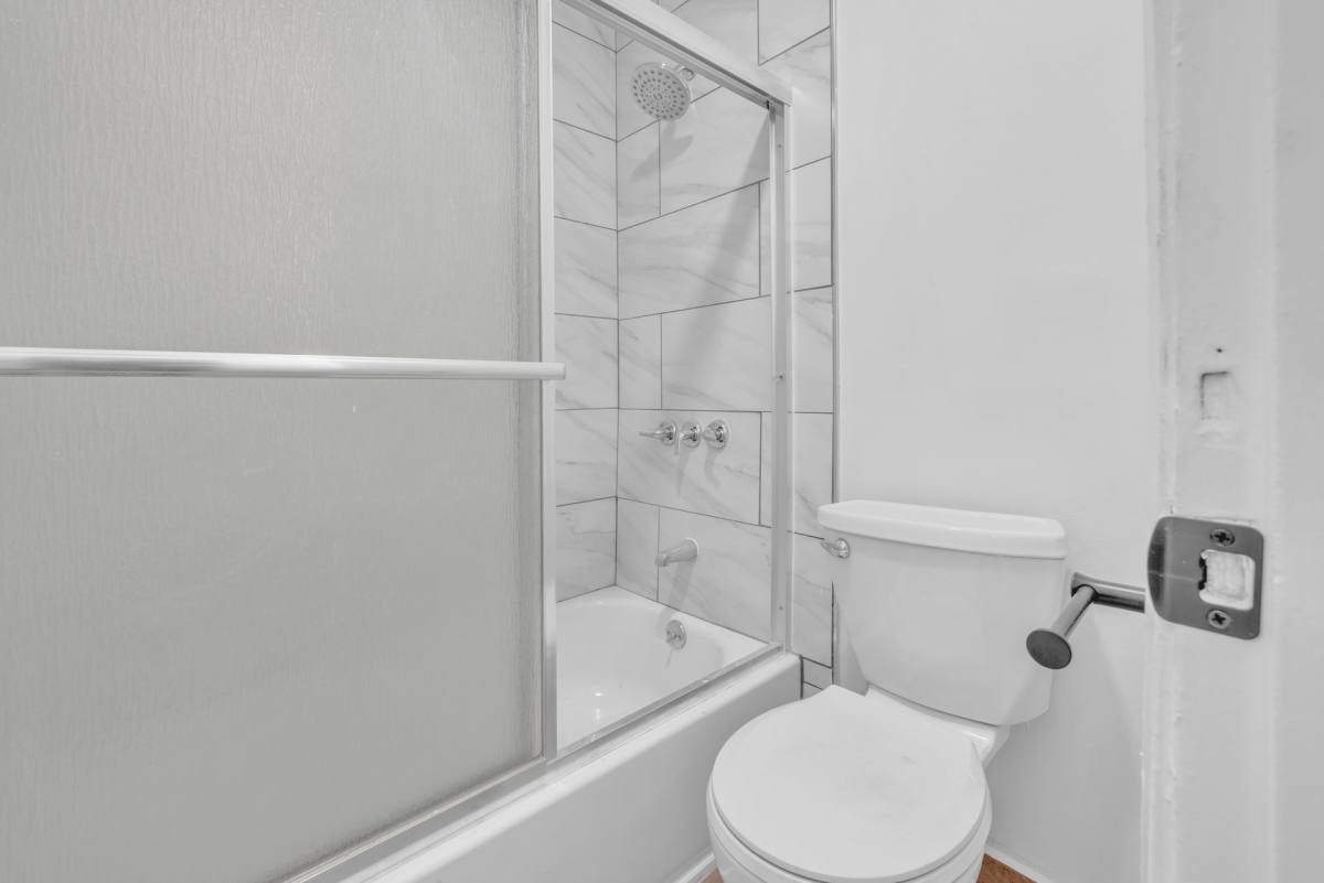 Apartment for rent at 11921 Lakewood Blvd, Downey, CA 90241