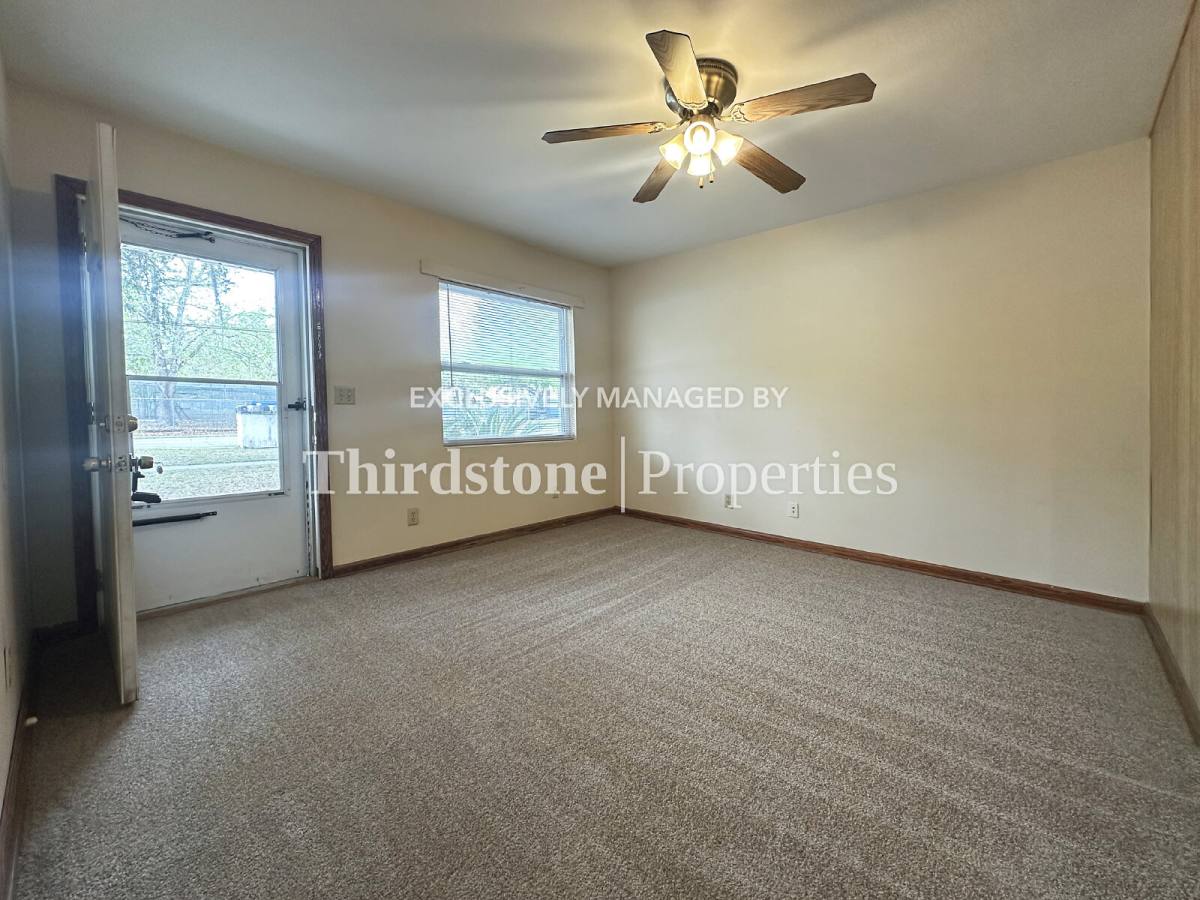 Apartment for rent at 1727 Lindsey Rd, Jacksonville, FL 32221