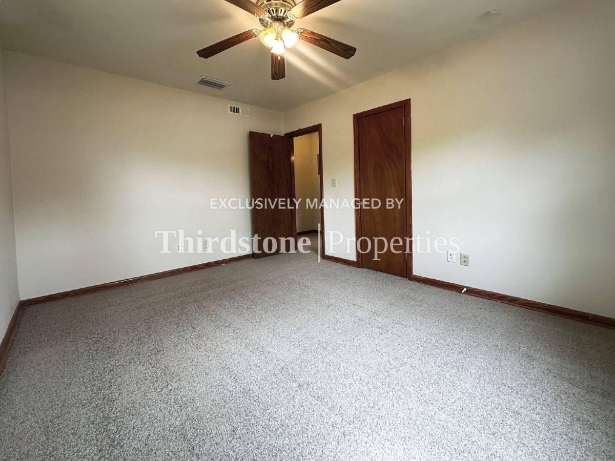 Apartment for rent at 1727 Lindsey Rd, Jacksonville, FL 32221