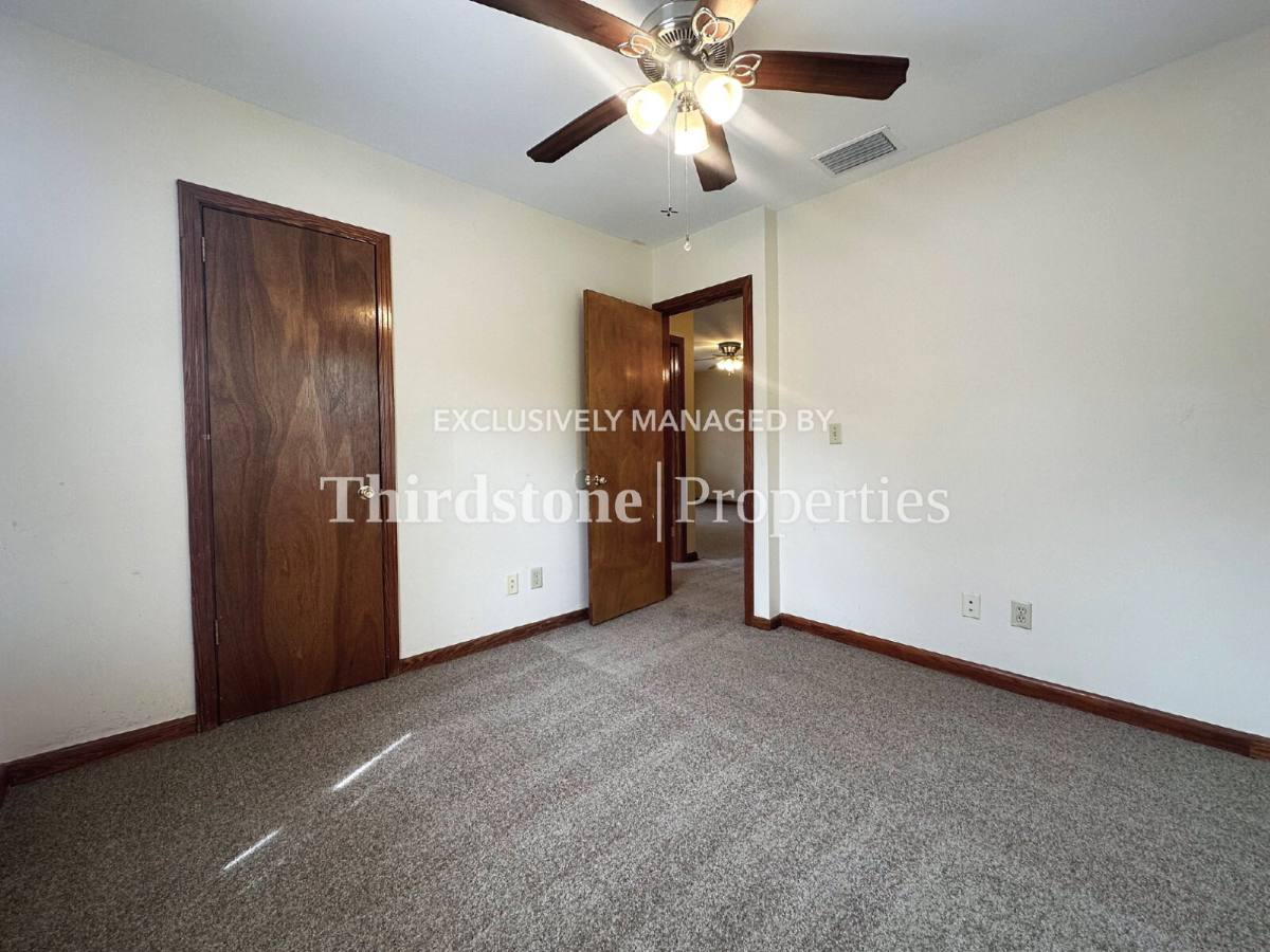 Apartment for rent at 1727 Lindsey Rd, Jacksonville, FL 32221