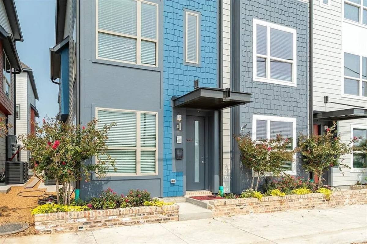 Townhouse for rent at 301 E Lamar St, McKinney, TX 75069