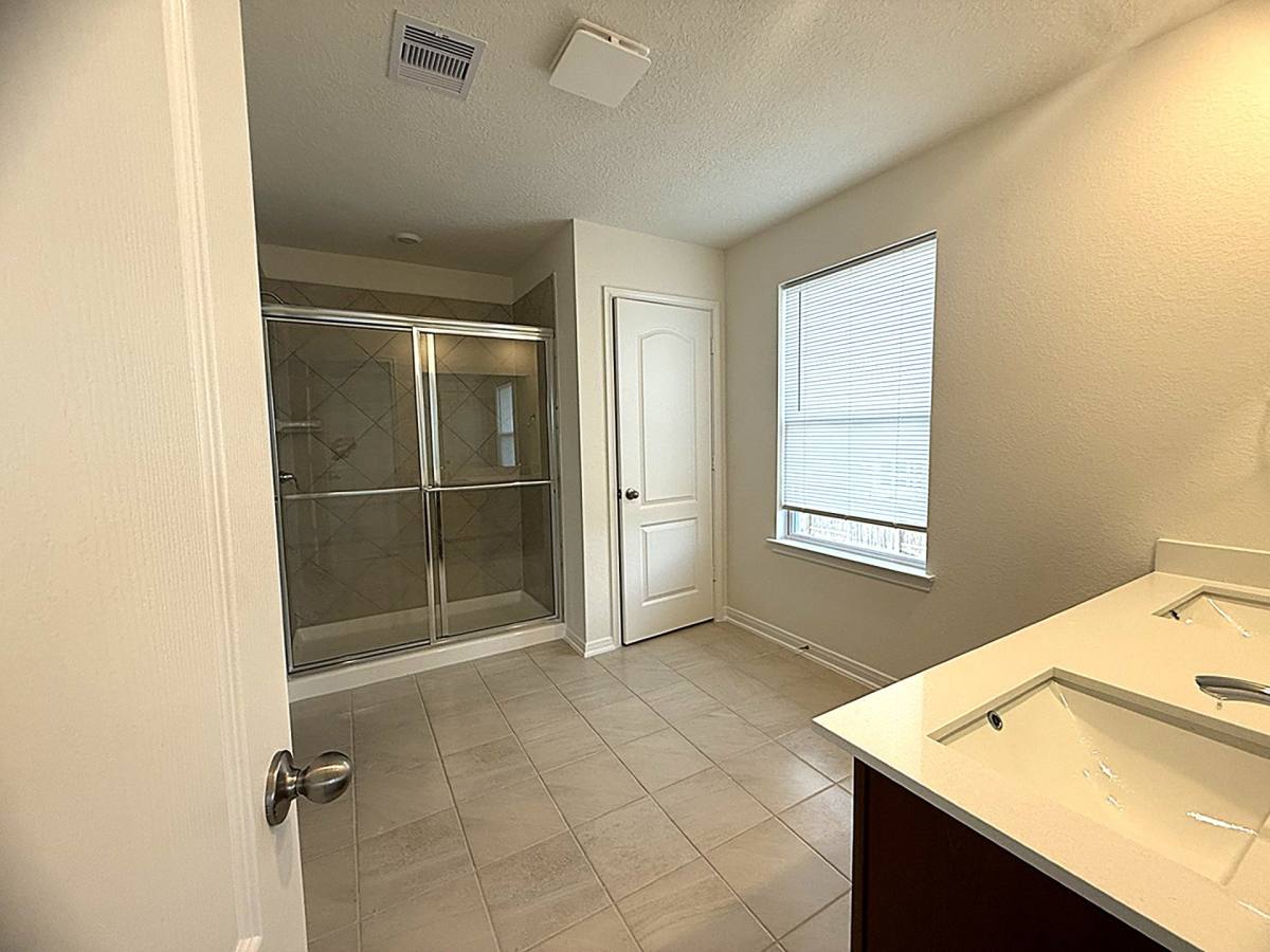Apartment for rent at 21114 Montego Bay Dr, Cypress, TX 77433