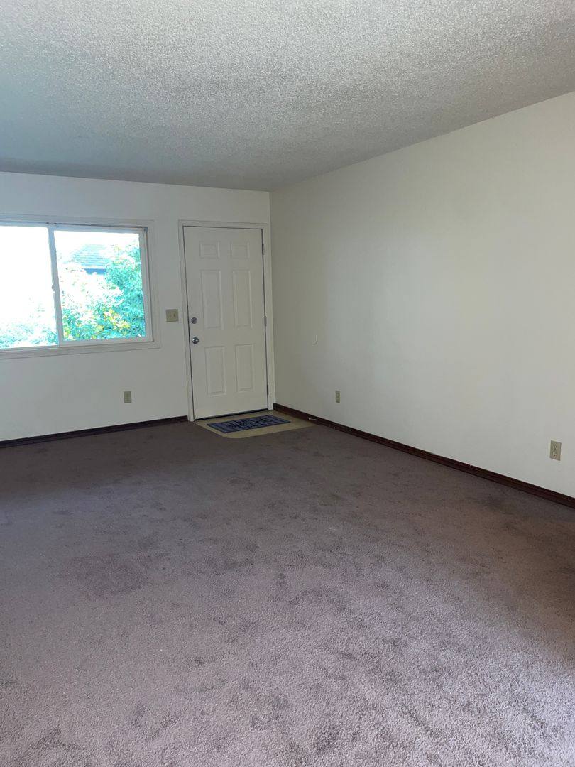Apartment for rent at 2131 Center St NE, Salem, OR 97301
