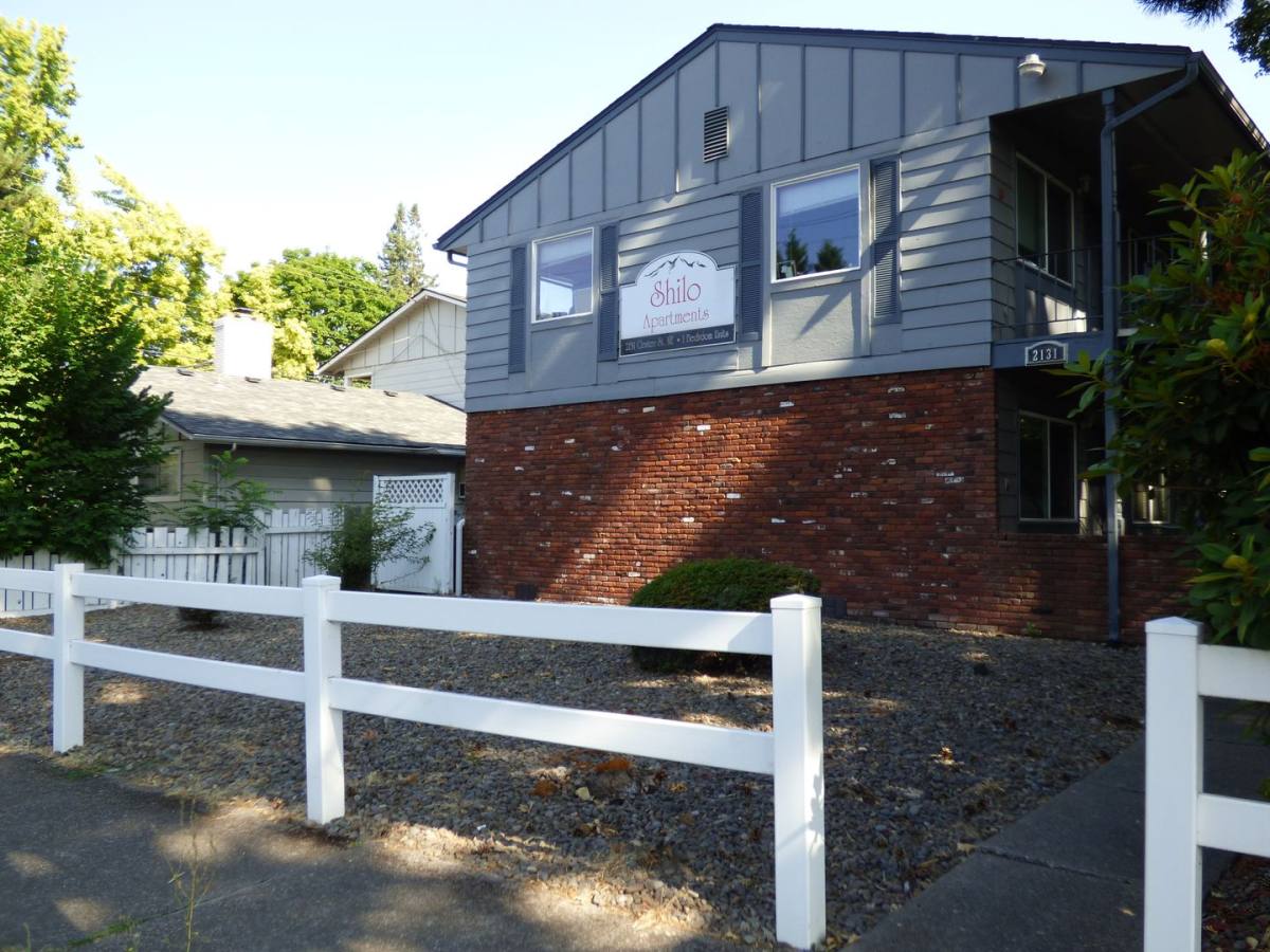 Apartment for rent at 2131 Center St NE, Salem, OR 97301