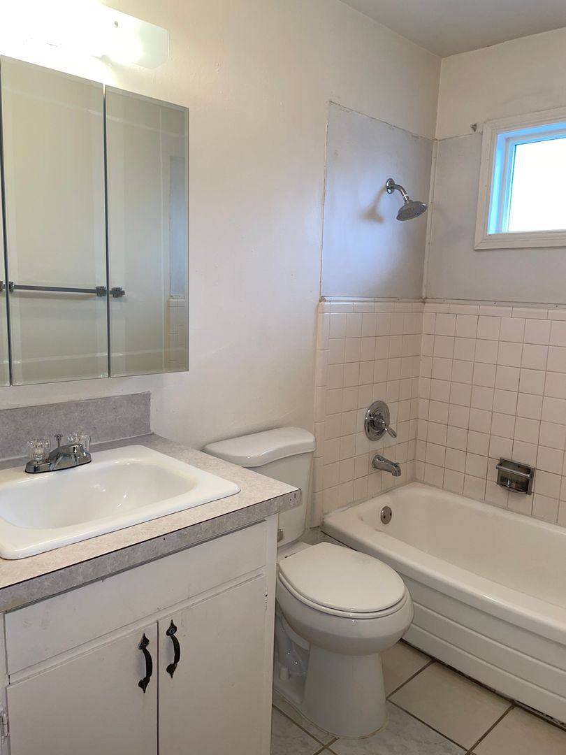 Apartment for rent at 2131 Center St NE, Salem, OR 97301