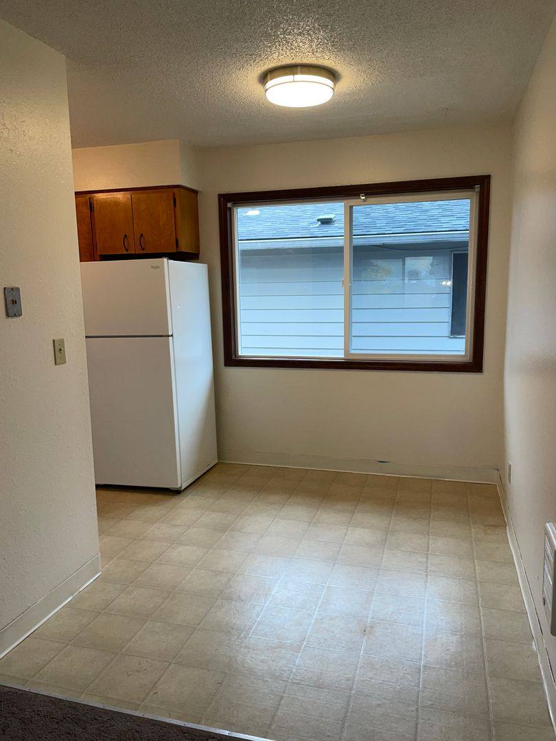 Apartment for rent at 2131 Center St NE, Salem, OR 97301