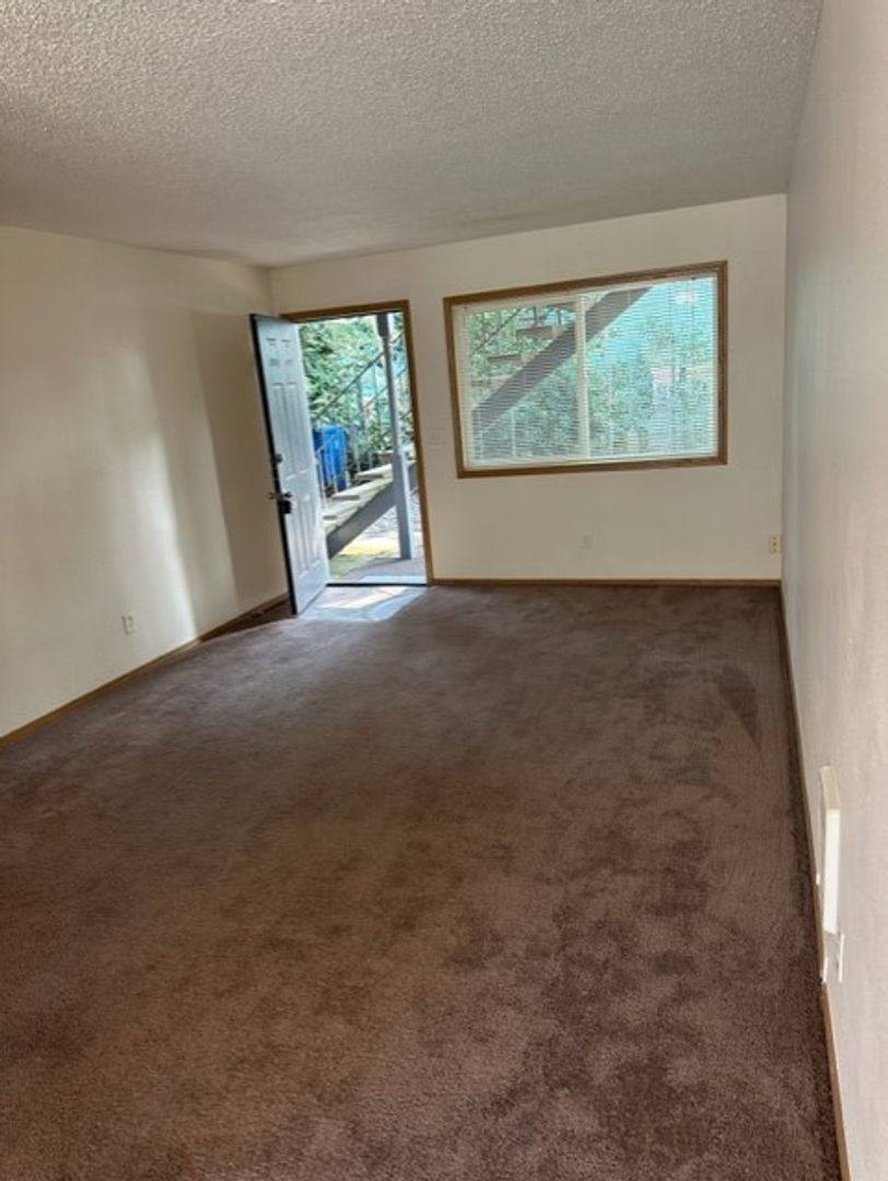 Apartment for rent at 2131 Center St NE, Salem, OR 97301