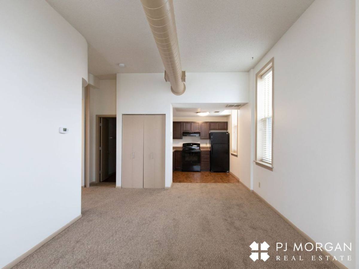 Apartment for rent at 1402 1 2 S, Omaha, NE 68108