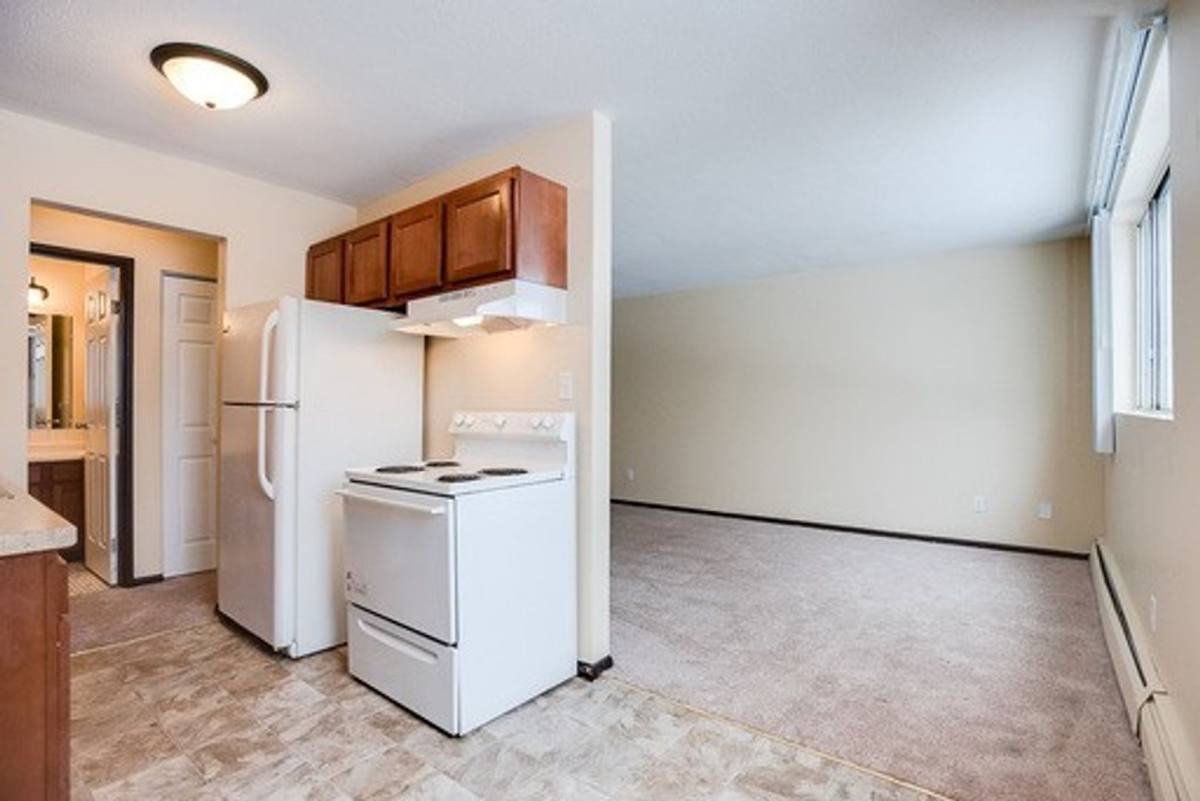 Apartment for rent at 1533 N Woodbridge St, Saint Paul, MN 55117