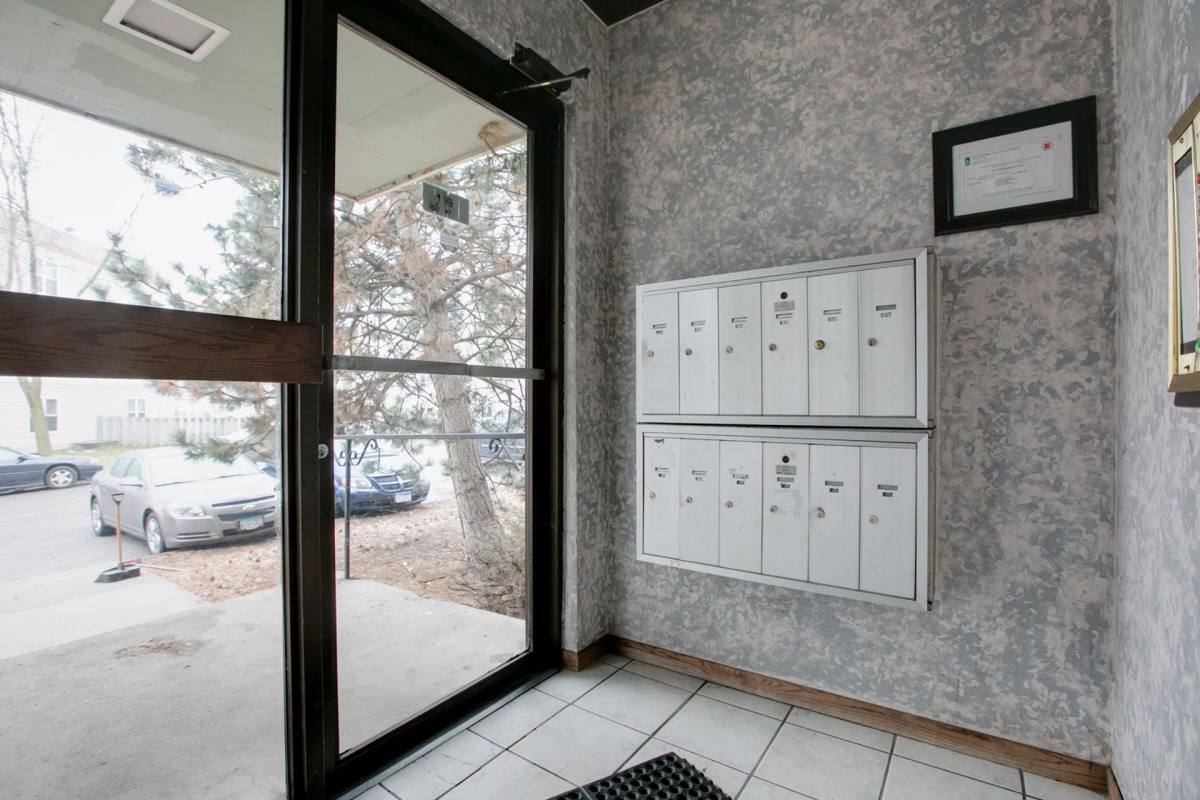 Apartment for rent at 1533 N Woodbridge St, Saint Paul, MN 55117