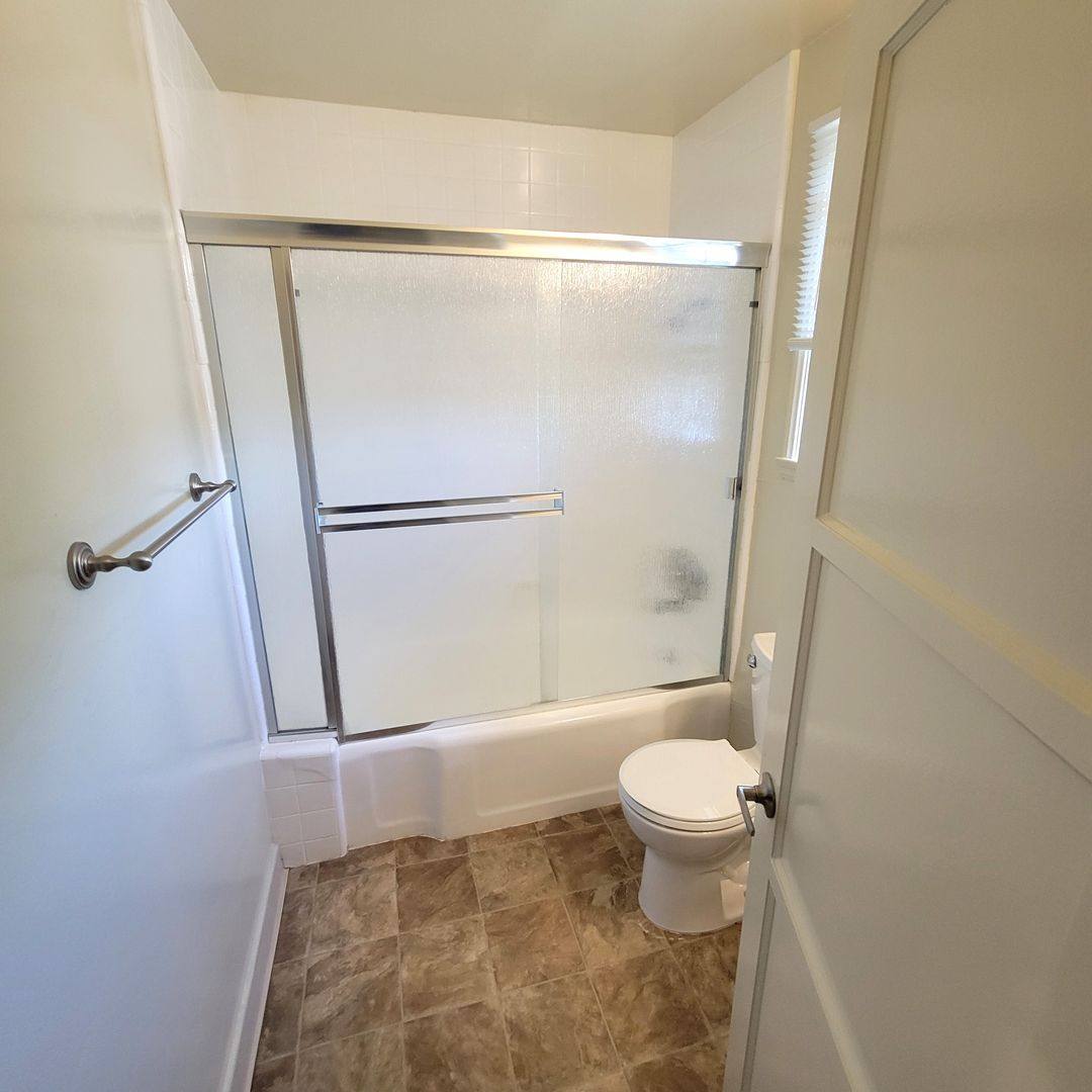 Apartment for rent at 4401-4467 Le Park Dr, Long Beach, CA 90807