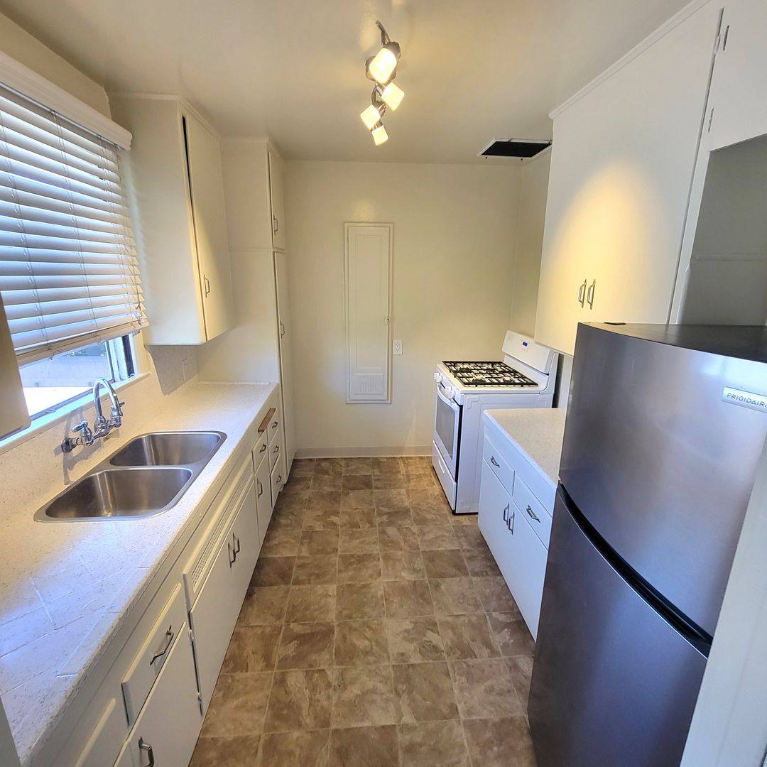 Apartment for rent at 4401-4467 Le Park Dr, Long Beach, CA 90807