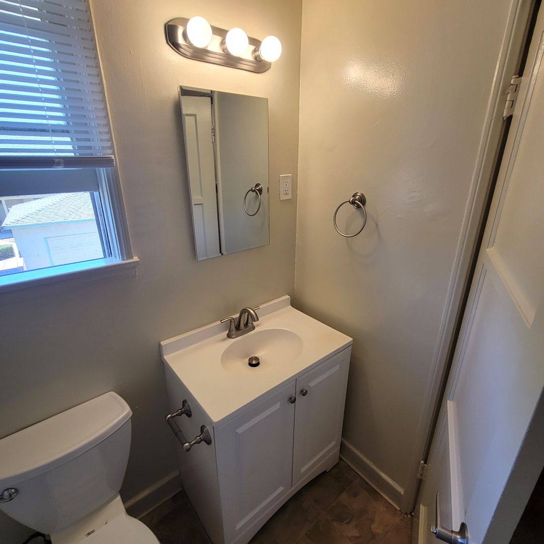 Apartment for rent at 4401-4467 Le Park Dr, Long Beach, CA 90807