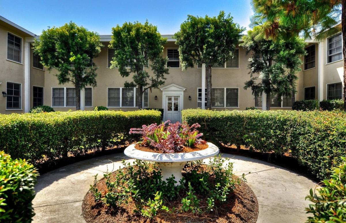 Apartment for rent at 4401-4467 Le Park Dr, Long Beach, CA 90807