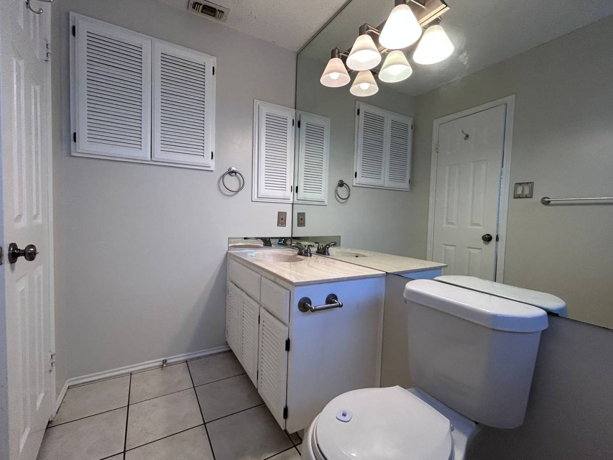 Apartment for rent at 12446 Starcrest Dr, San Antonio, TX 78216
