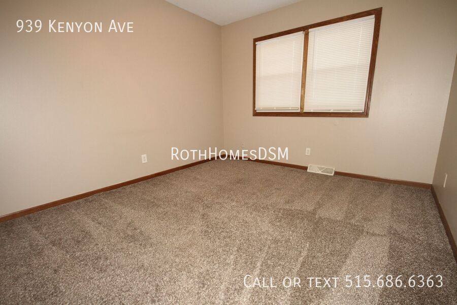 Apartment for rent at 939 Kenyon Ave, Des Moines, IA 50315