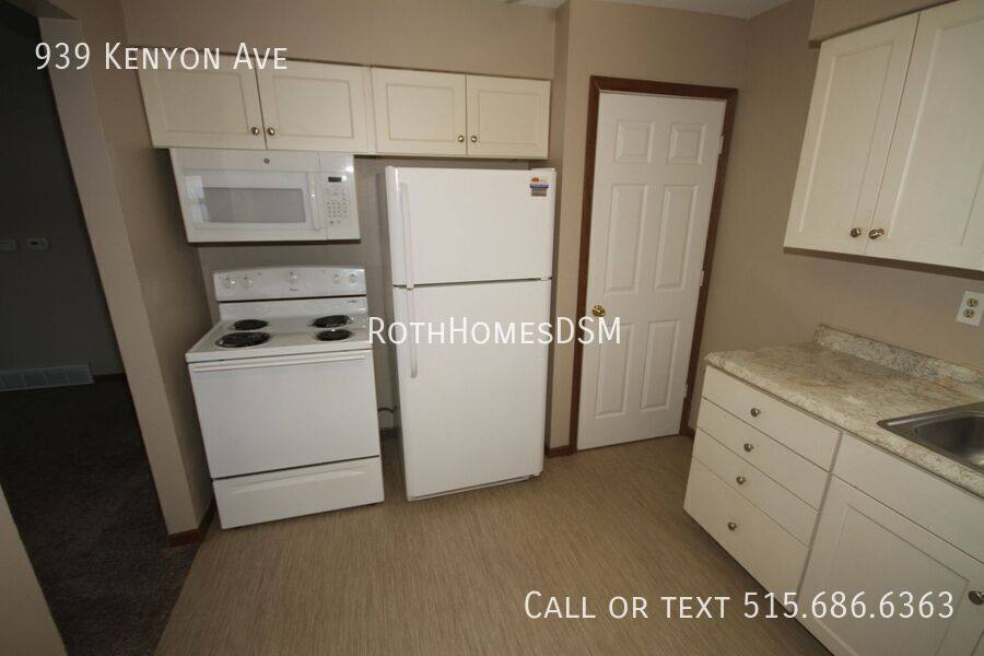 Apartment for rent at 939 Kenyon Ave, Des Moines, IA 50315