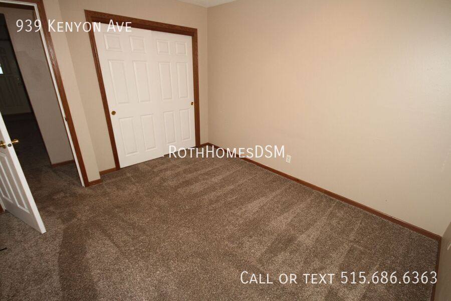 Apartment for rent at 939 Kenyon Ave, Des Moines, IA 50315