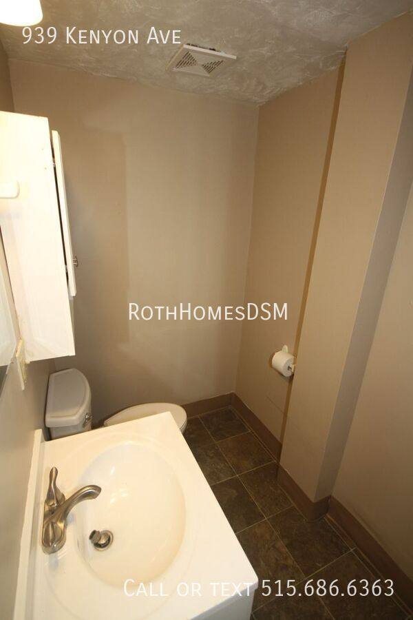 Apartment for rent at 939 Kenyon Ave, Des Moines, IA 50315
