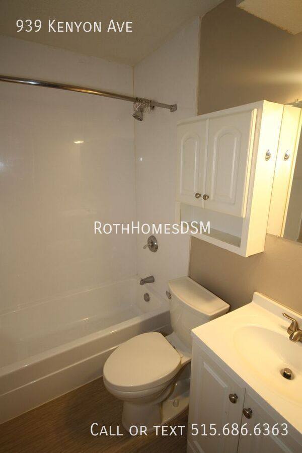 Apartment for rent at 939 Kenyon Ave, Des Moines, IA 50315