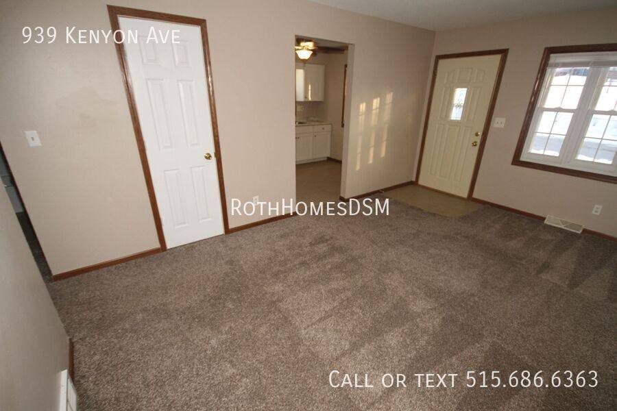 Apartment for rent at 939 Kenyon Ave, Des Moines, IA 50315