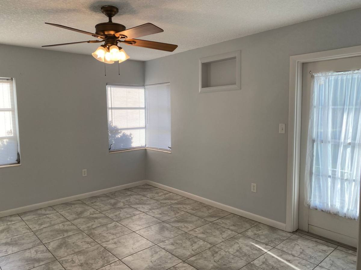 House for rent at 1401 E Crooked Lake Dr, Eustis, FL 32726