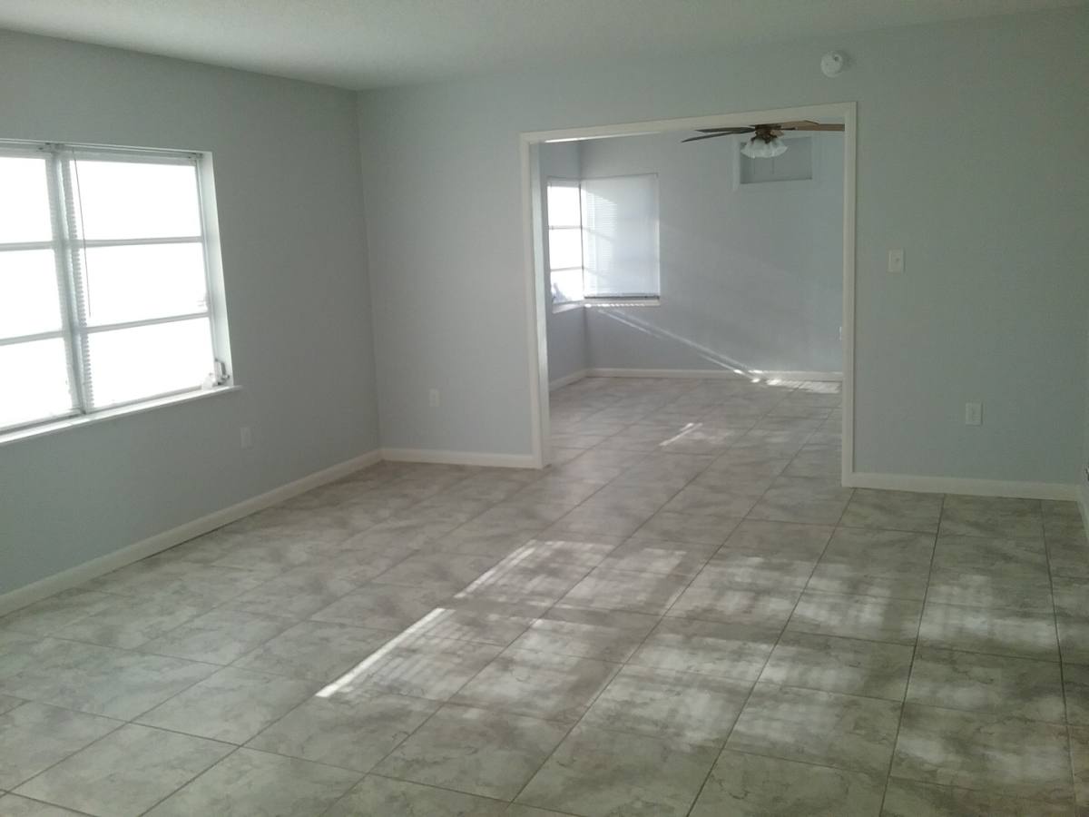 House for rent at 1401 E Crooked Lake Dr, Eustis, FL 32726