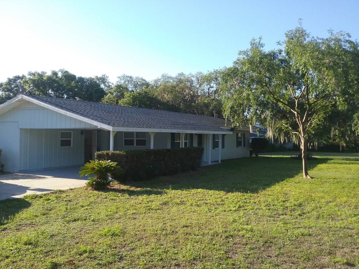 House for rent at 1401 E Crooked Lake Dr, Eustis, FL 32726