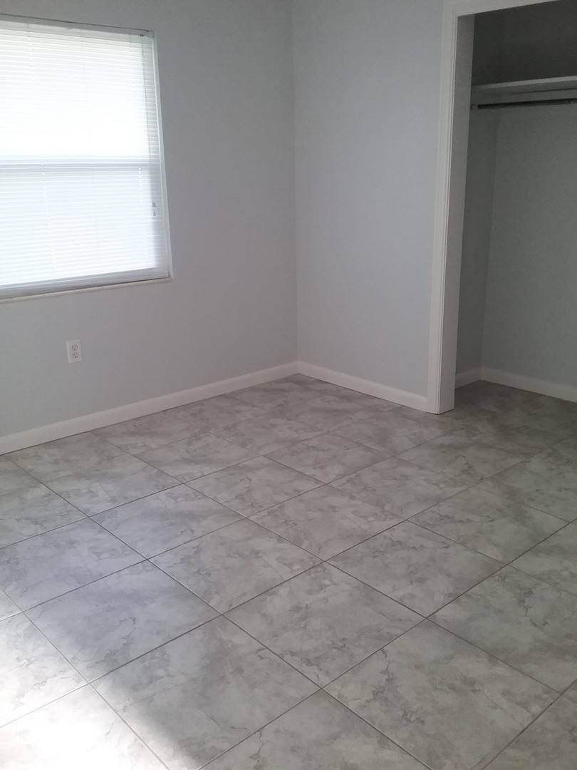 House for rent at 1401 E Crooked Lake Dr, Eustis, FL 32726