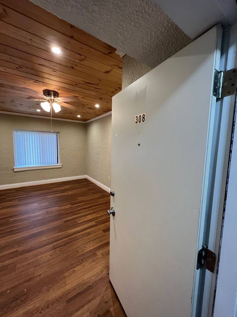 Apartment for rent at 133 & 143 N Riverview Dr, Kalamazoo, MI 49004