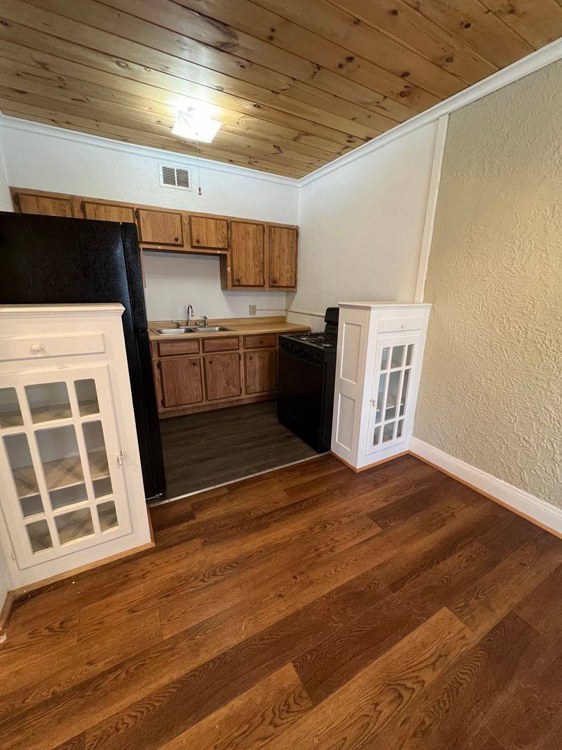 Apartment for rent at 133 & 143 N Riverview Dr, Kalamazoo, MI 49004