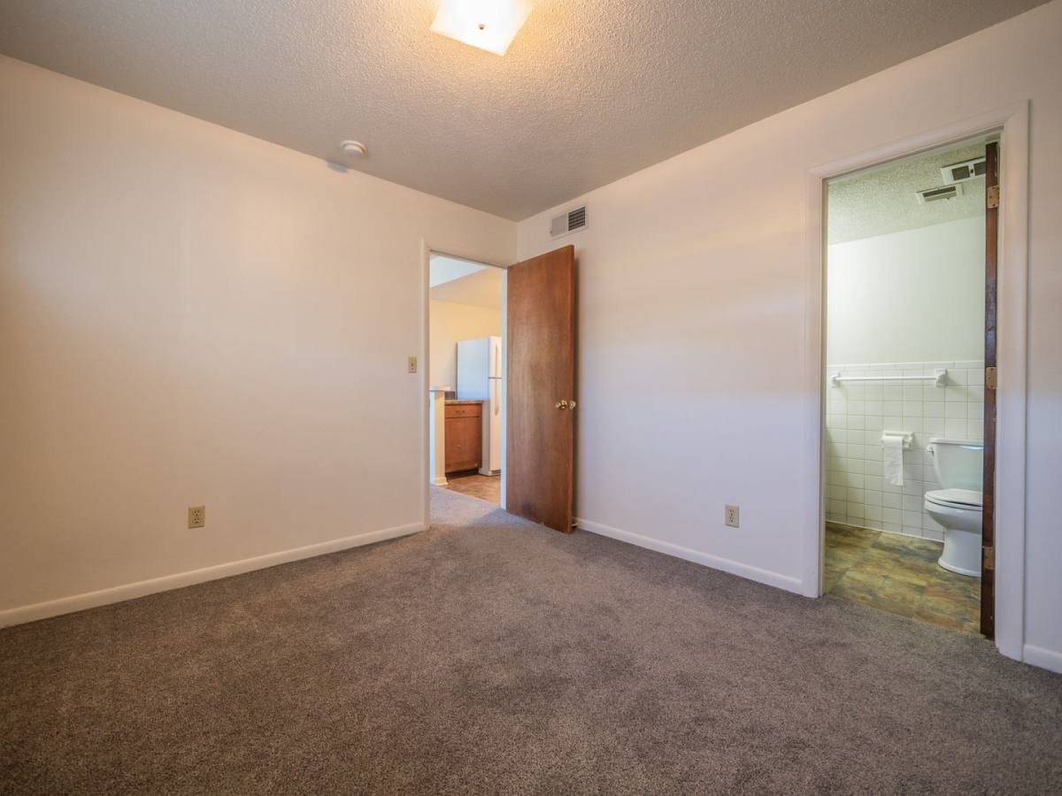 Apartment for rent at 1121-1115 N College Dr, Maryville, MO 64468