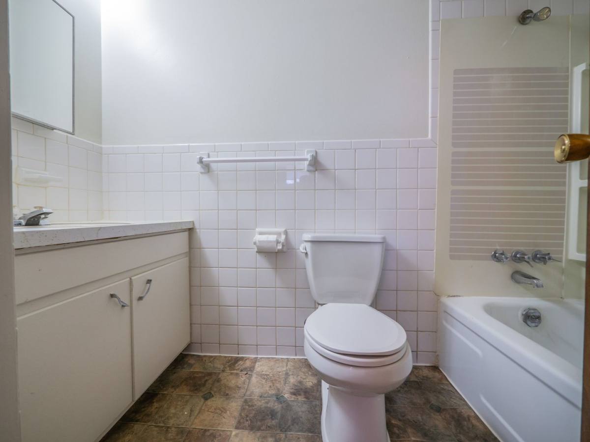 Apartment for rent at 1121-1115 N College Dr, Maryville, MO 64468
