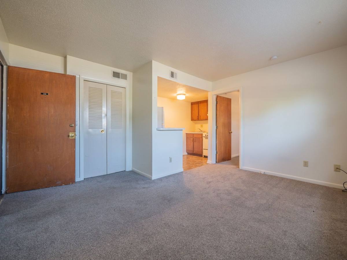 Apartment for rent at 1121-1115 N College Dr, Maryville, MO 64468