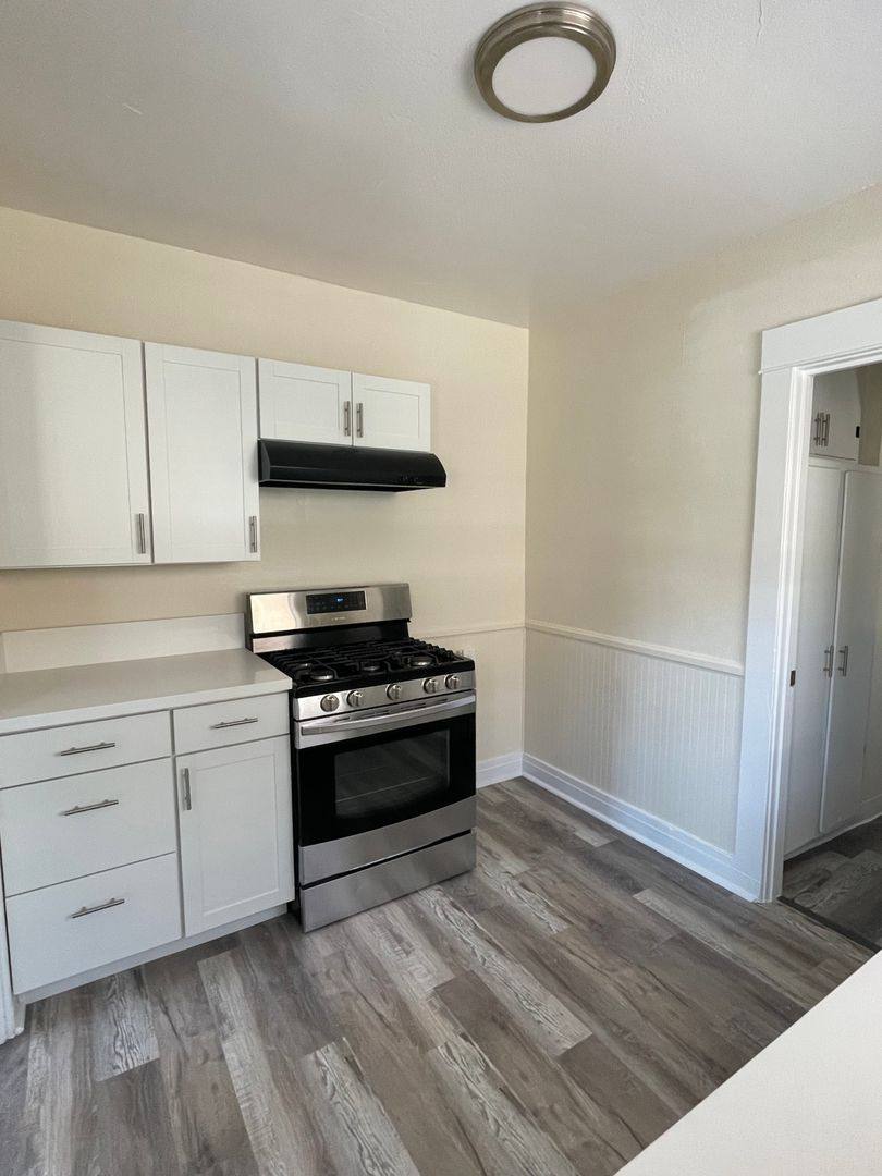 Apartment for rent at 431 Rose Ave, Long Beach, CA 90802