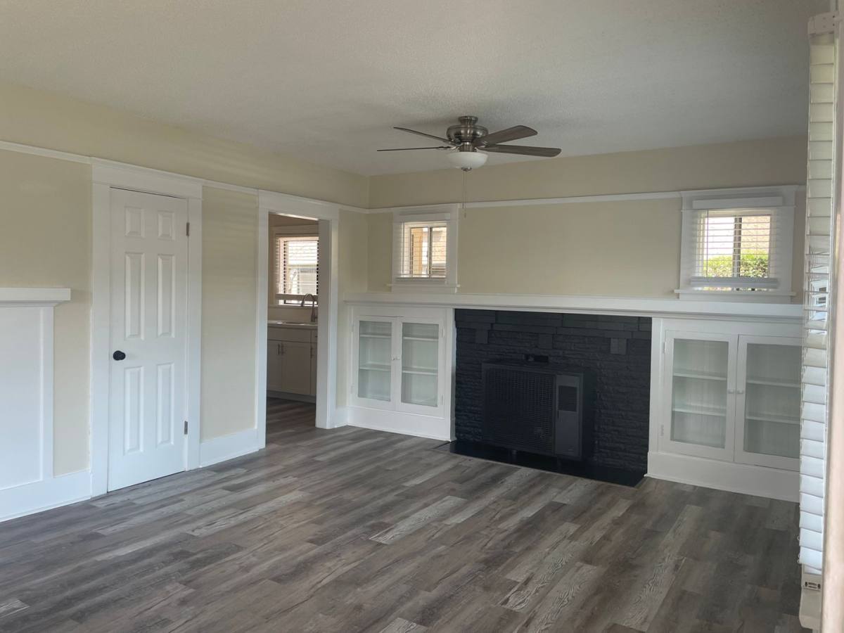 Apartment for rent at 431 Rose Ave, Long Beach, CA 90802