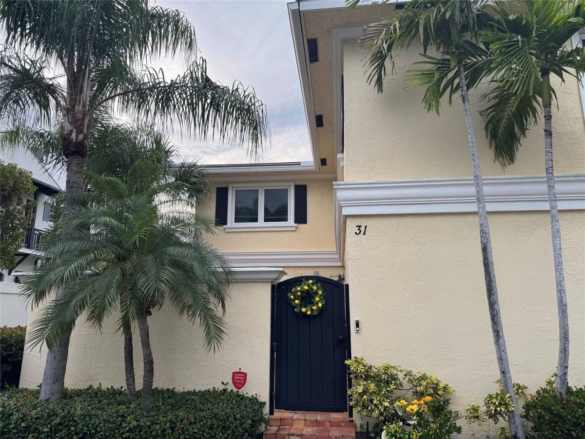 Townhouse for rent at 1010 NE 8th Ave, Delray Beach, FL 33483