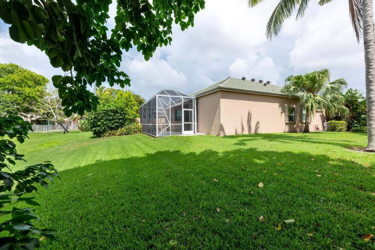 Apartment for rent at 1232 Avondale Lane, West Palm Beach, FL 33409