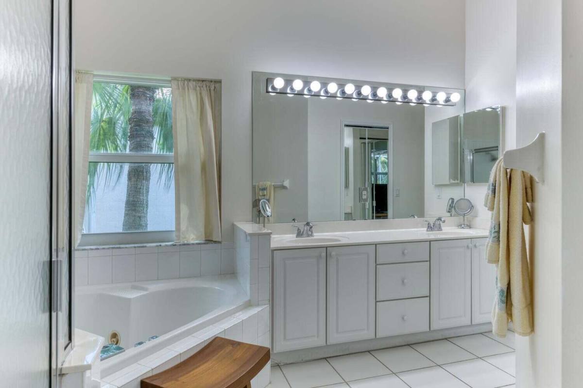 Apartment for rent at 1232 Avondale Lane, West Palm Beach, FL 33409