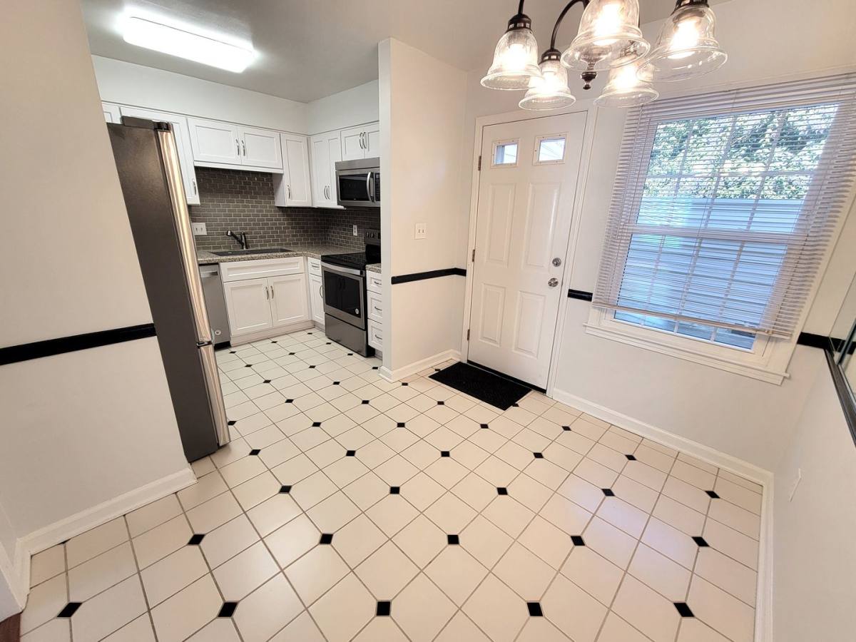 Townhouse for rent at 3720 Park Rd, Charlotte, NC 28209