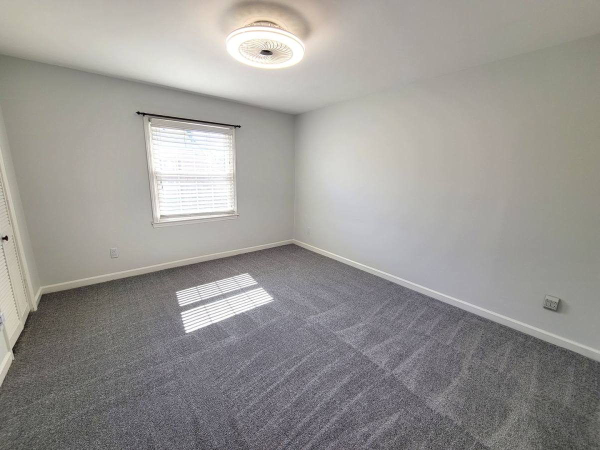 Townhouse for rent at 3720 Park Rd, Charlotte, NC 28209