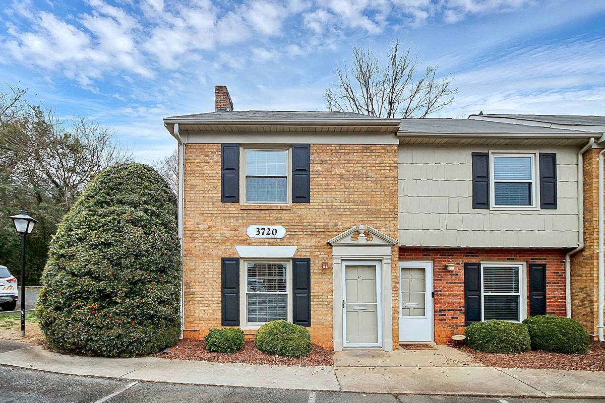 Townhouse for rent at 3720 Park Rd, Charlotte, NC 28209