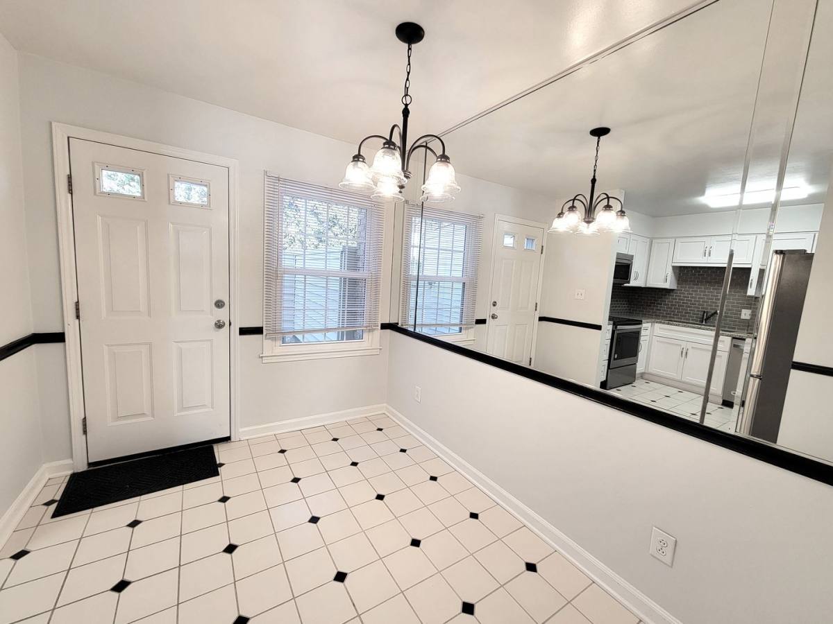 Townhouse for rent at 3720 Park Rd, Charlotte, NC 28209