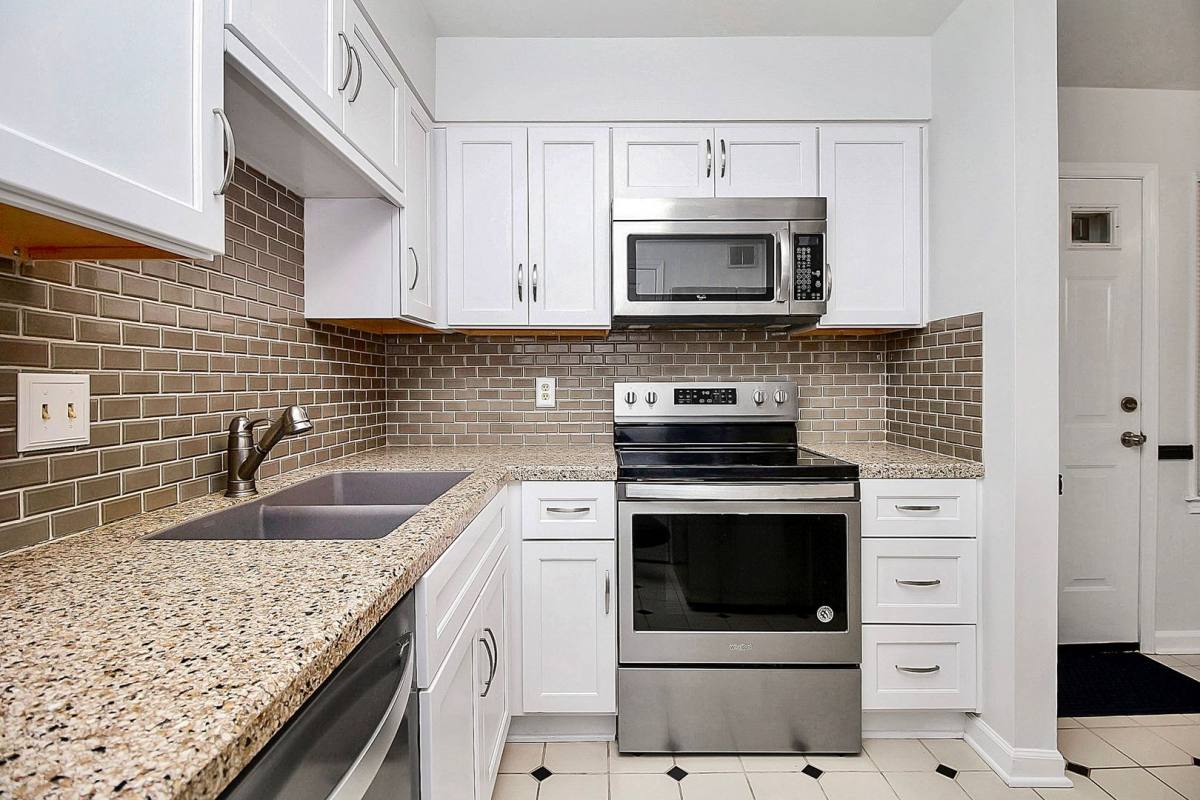 Townhouse for rent at 3720 Park Rd, Charlotte, NC 28209
