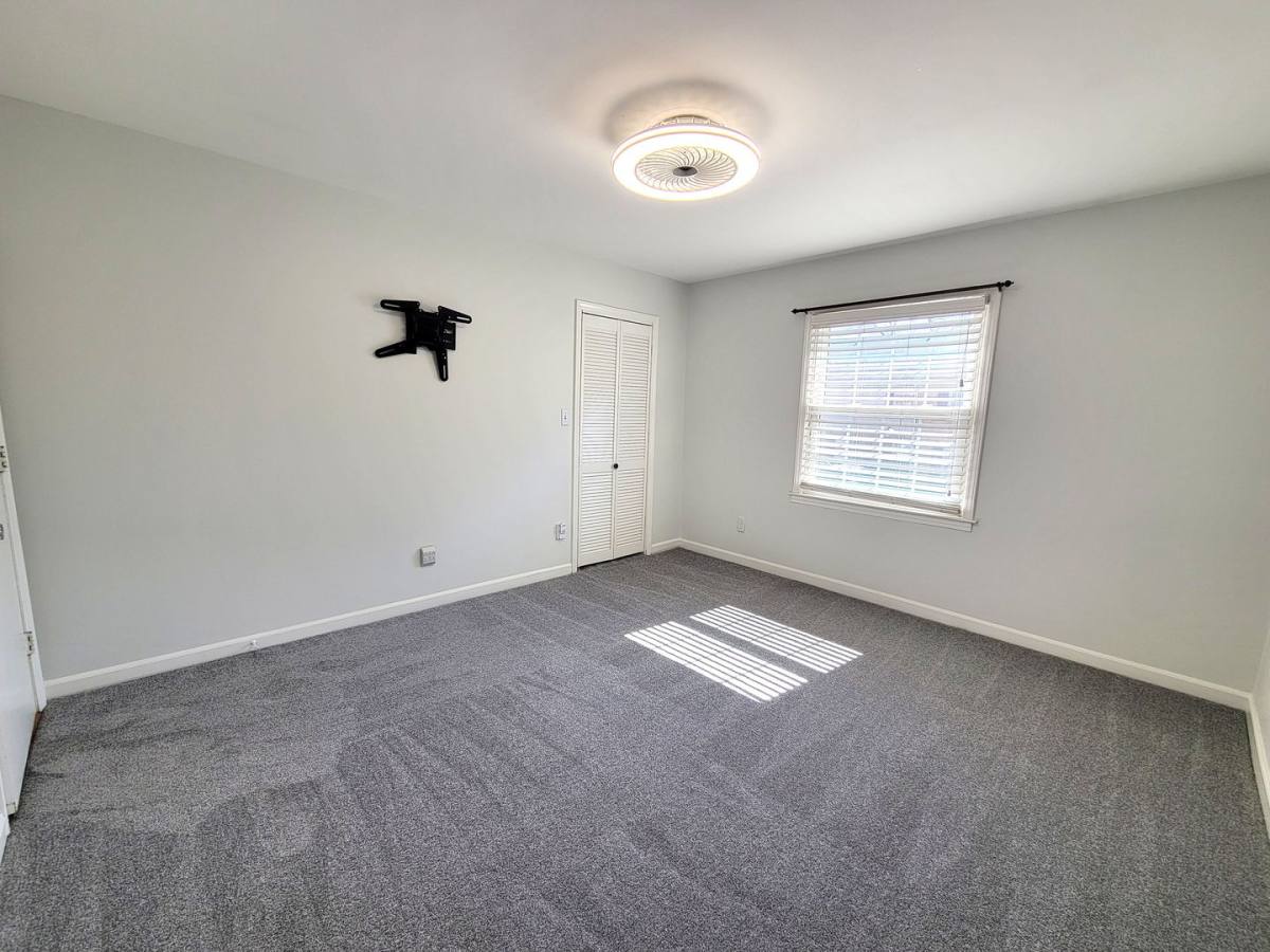 Townhouse for rent at 3720 Park Rd, Charlotte, NC 28209
