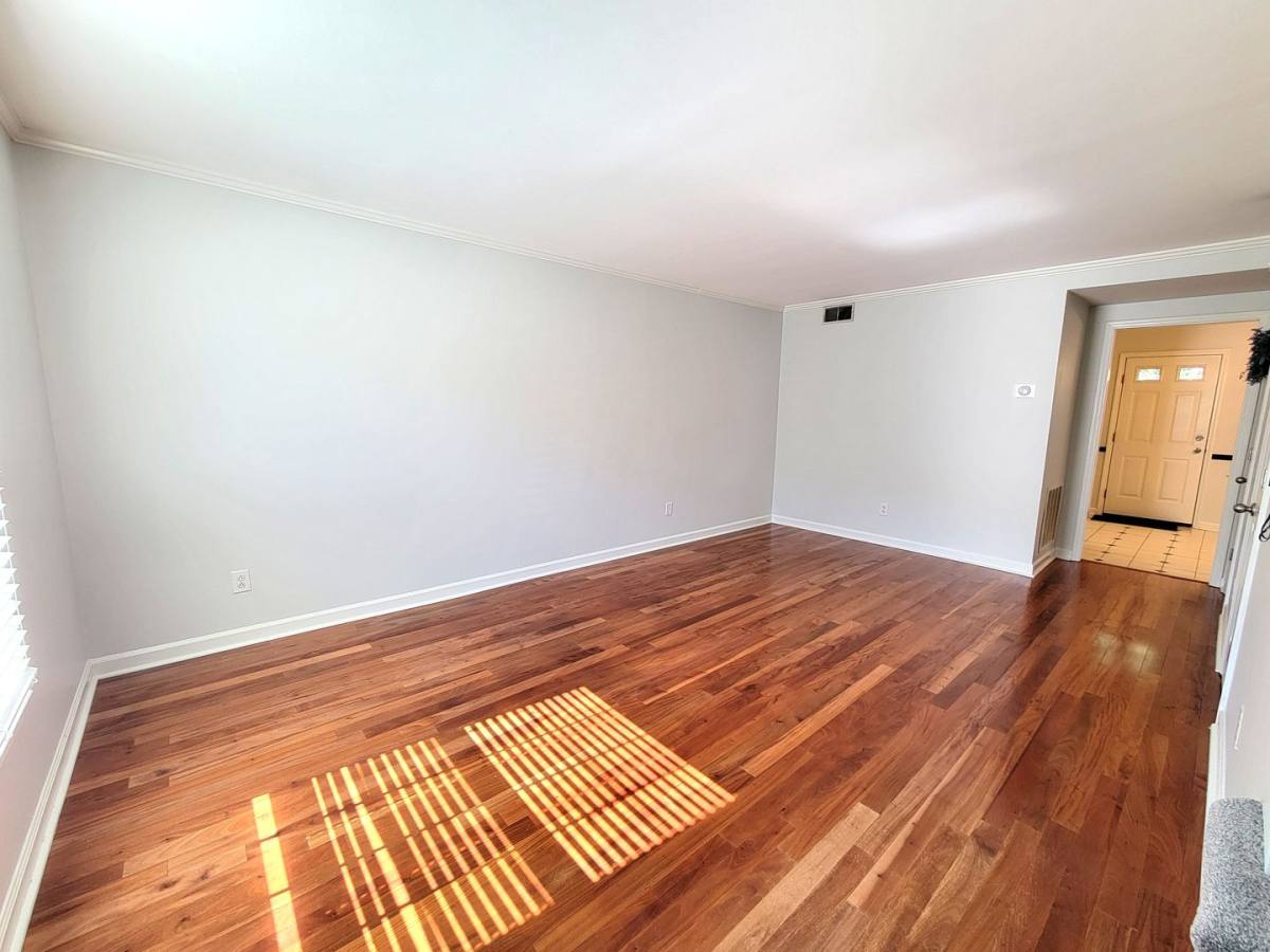 Townhouse for rent at 3720 Park Rd, Charlotte, NC 28209