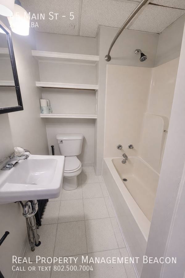 Apartment for rent at 45 Main St #5, Sunapee, NH 03782